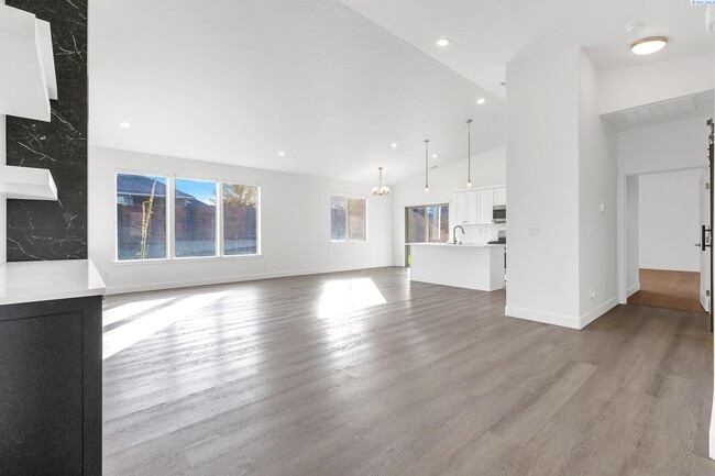 Photo - 6 to 18 mo lease available
