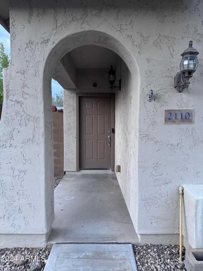 2110 W Kathleen Rd