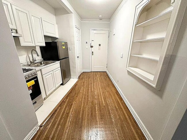 Photo - 111-14 76th Ave