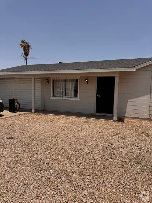 Building Photo - 3 bedroom 2 bath Rental