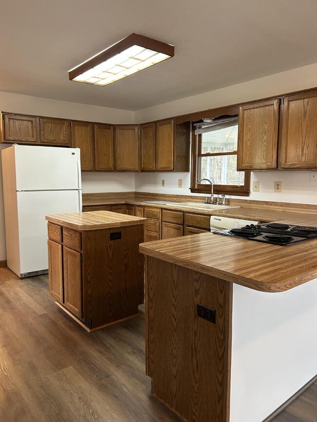 Photo - 322 Junction Rd