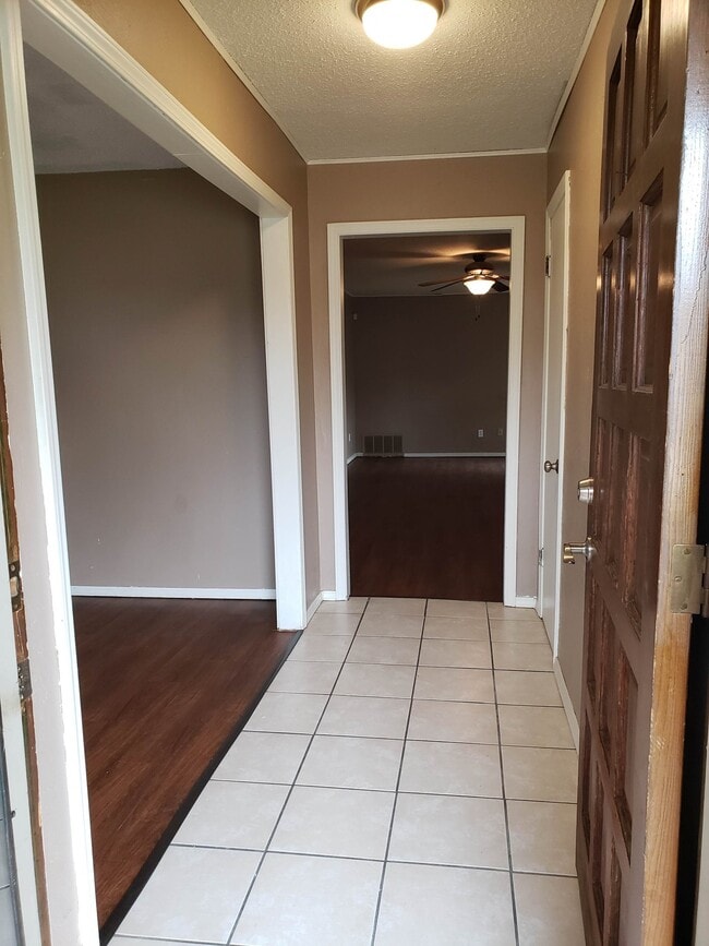 Photo - 1932 Elmhurst Dr