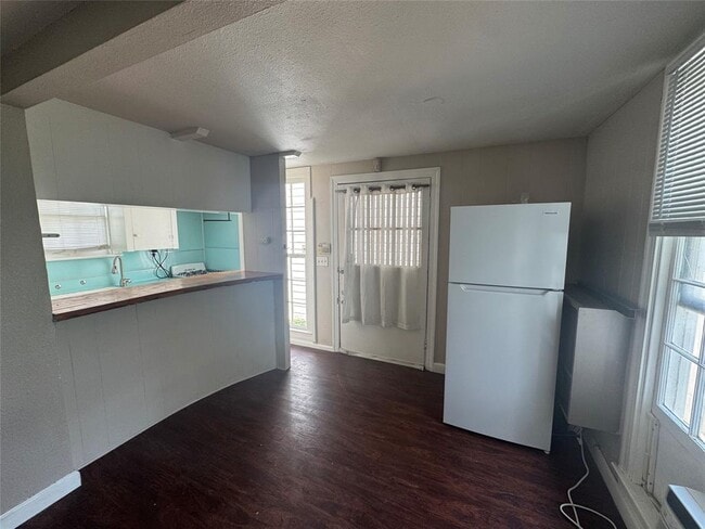 Photo - 711 W 35th St