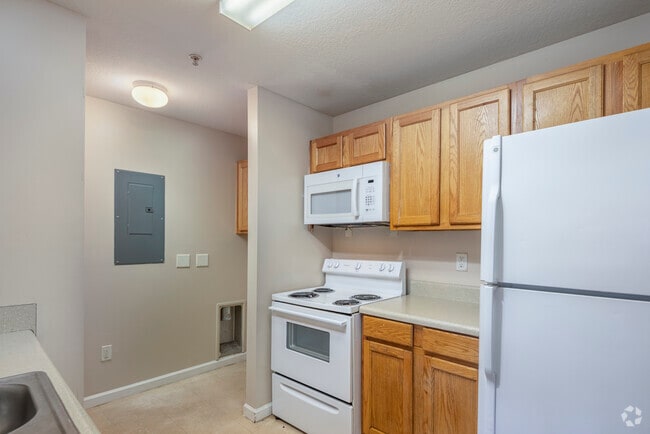 2BR, 2BA - 950SF - Kitchen