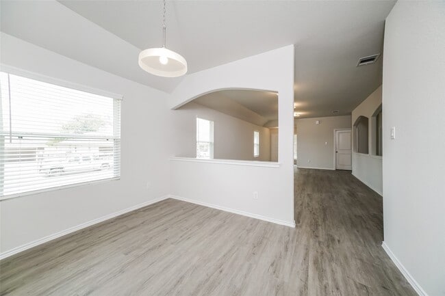 Photo - 313 Blue Crane St