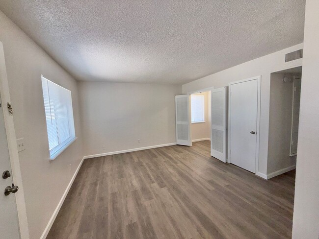 Building Photo - Socorro 2 Bedroom 1 Bath Rental