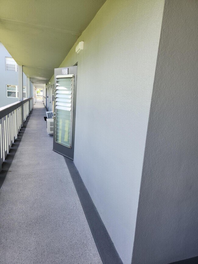 Building Photo - 106 Suffolk C Unit 106