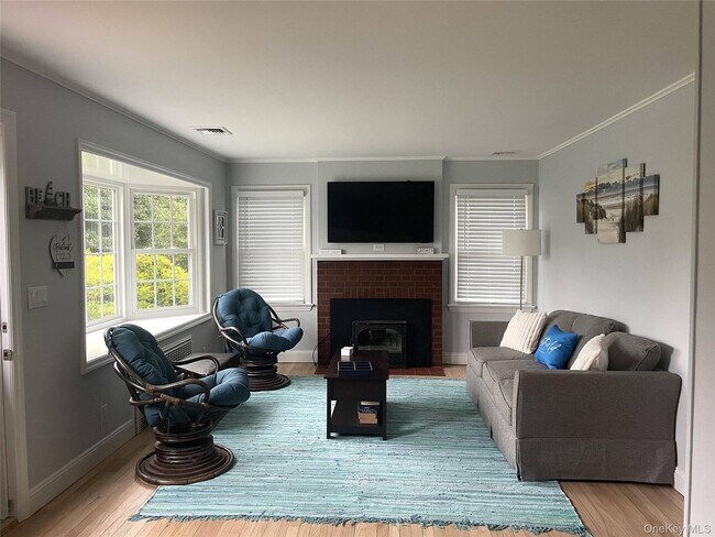 Photo - 310 Old Shipyard Ln