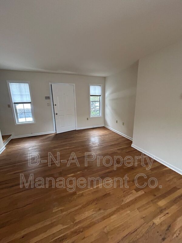 Photo - 201 Walnut Grove