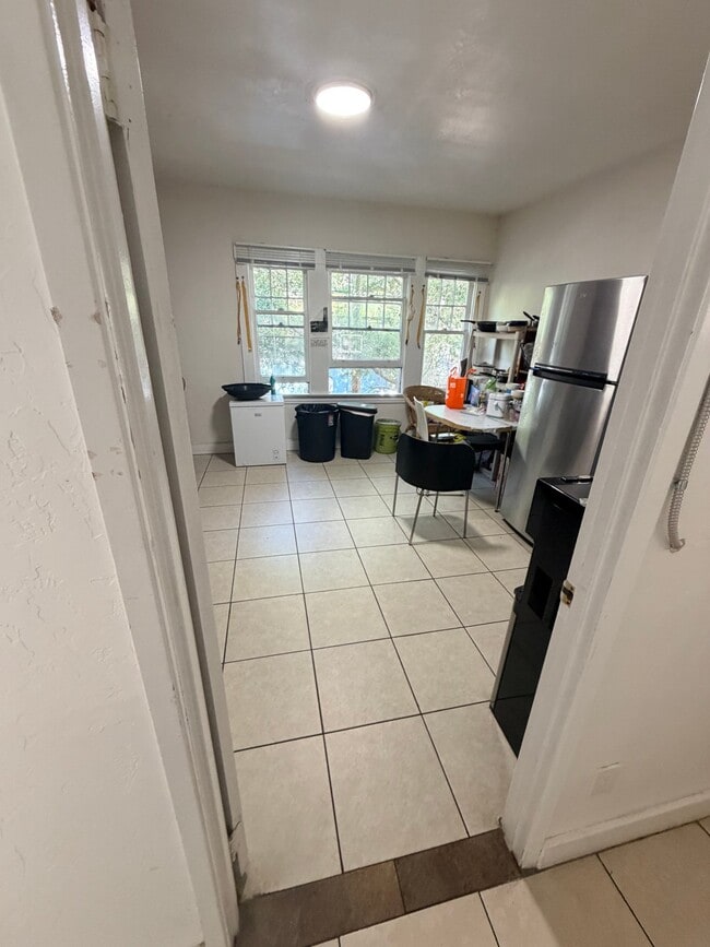 Photo - 1780 Le Roy Ave Unidad 21