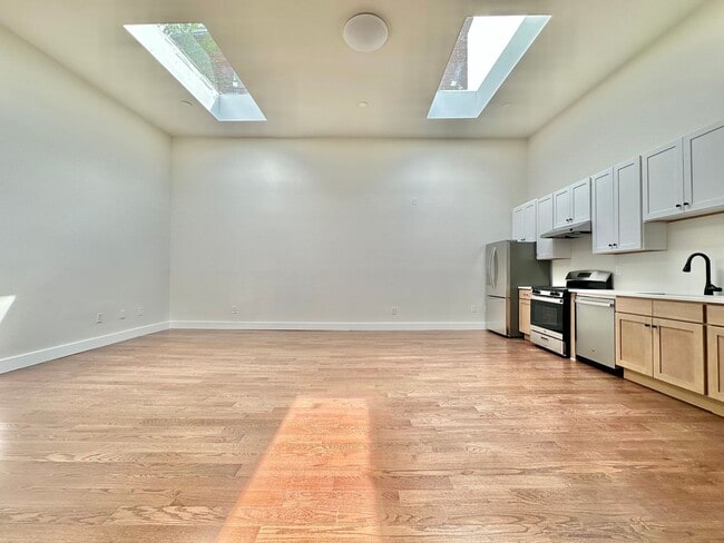 Photo - 402 Crown St Unit 402-1