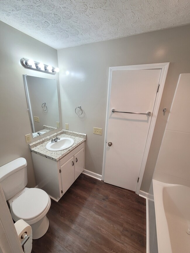 Photo - 417 Elljean Rd