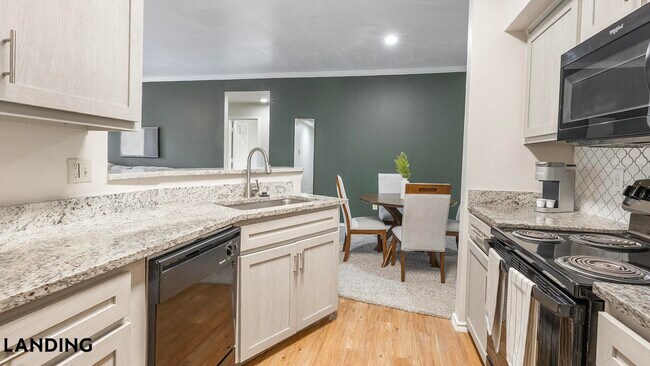 Photo - 165 Forestbrook Dr Unidad 724