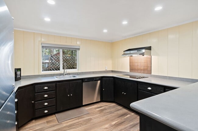 Photo - 3 bed 2 bath with private fenced yard