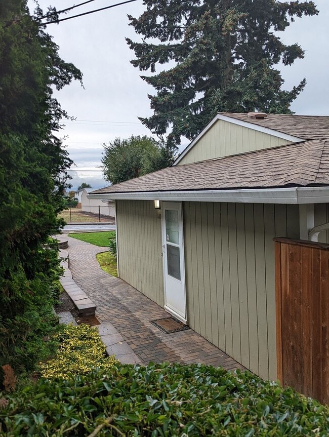 Photo - 1108/1110 W. 36th Street Unidad 1110