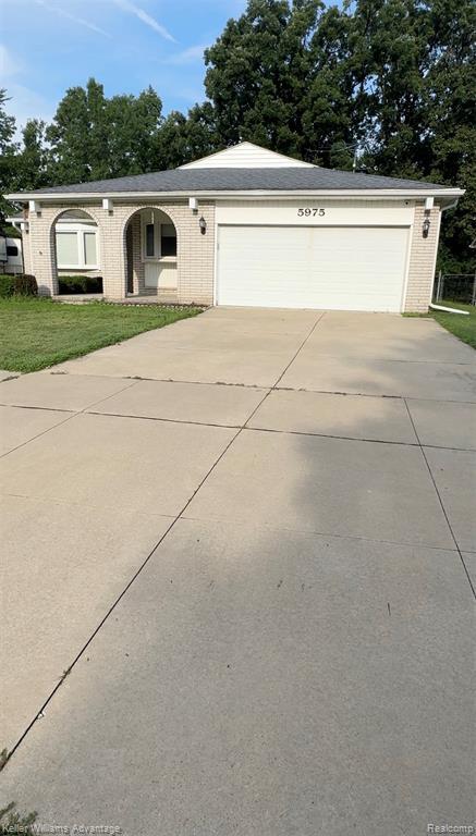 Building Photo - 5975 Beaufort Dr Rental