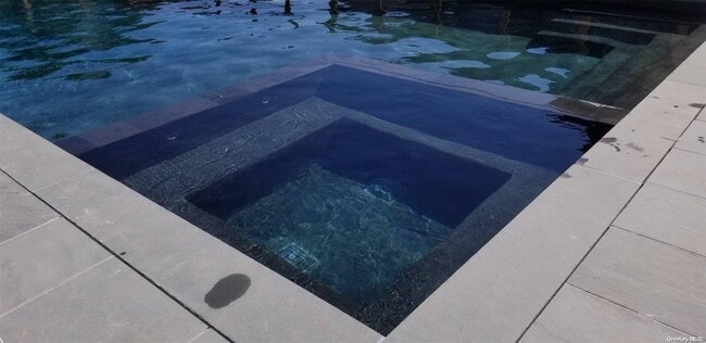 Photo - 560 Grandview Dr