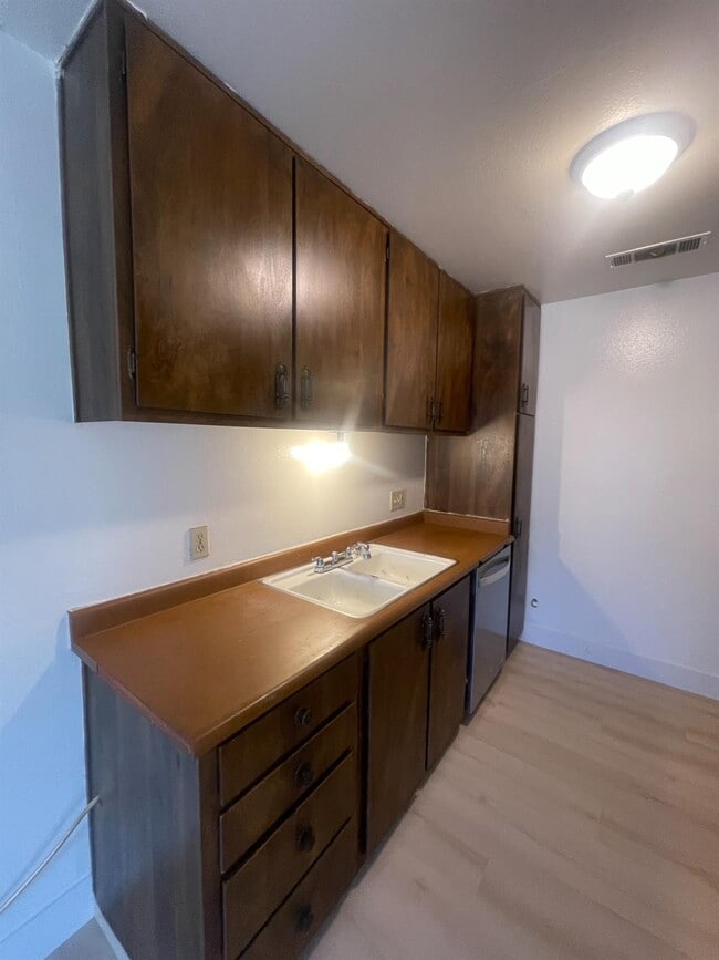 Photo - 1221 N Peach Ave