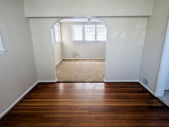 Photo - 2 Bed 1 Bath Unidad Down