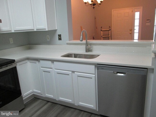 Photo - 2004 Travis Point Ct