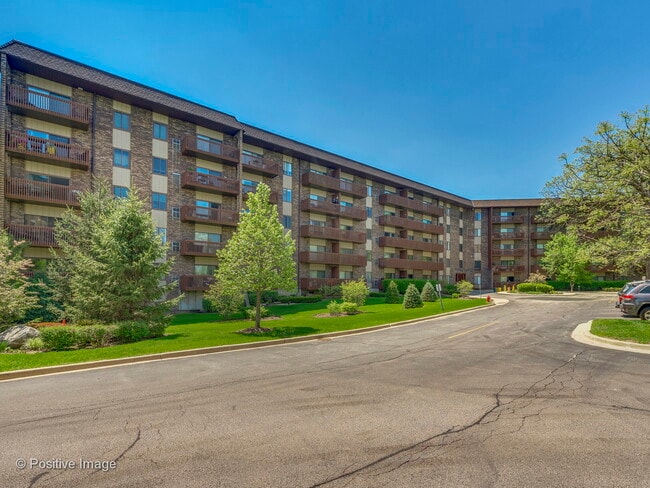 Building Photo - 120 Lakeview Dr Unit 309