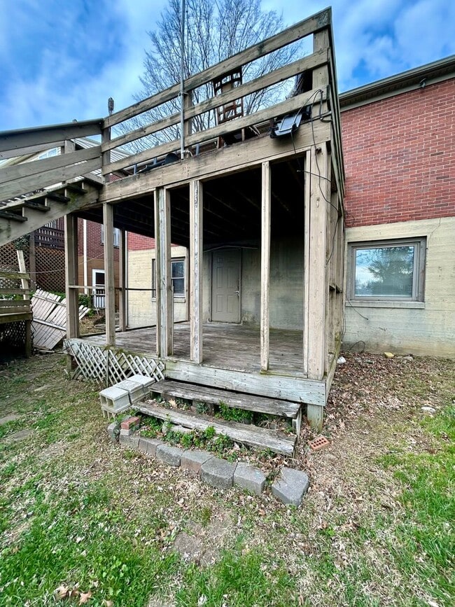 Building Photo - UKB325 Unit B