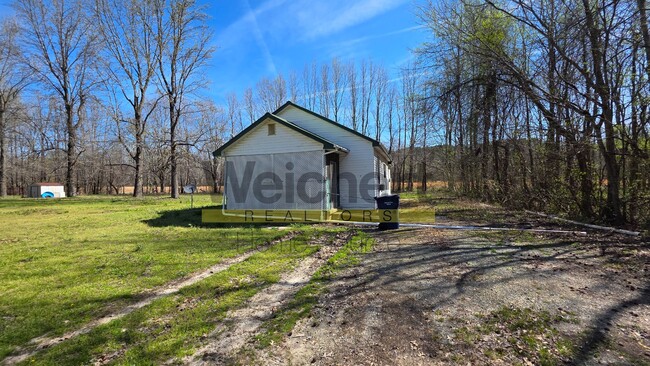 Building Photo - 2 bedroom, 1.5 bath home in country