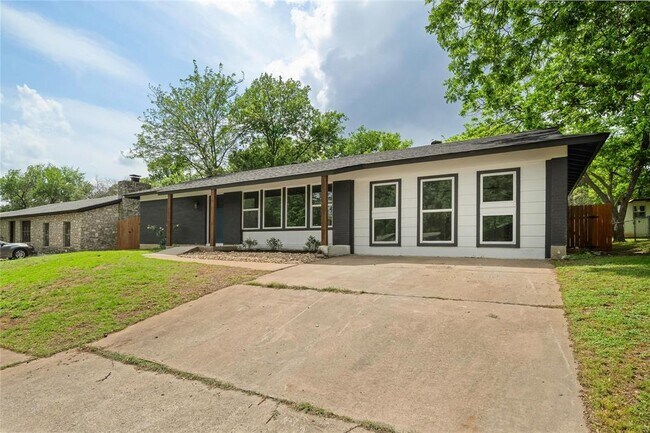 Photo - 9714 Hansford Dr House