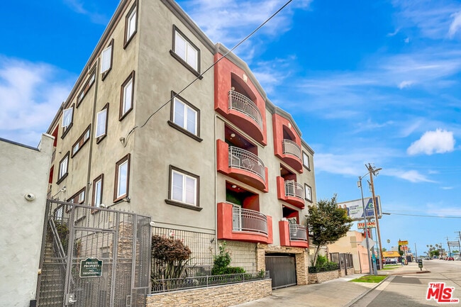 Building Photo - 11124 Burbank Blvd Unit 311