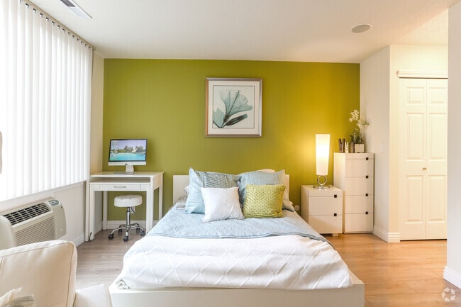 Junior - 530SF - Bedroom - Palo Alto Plaza Apartments