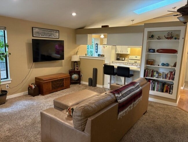 Photo - Fully Furnished Cozy 2-Bedroom Living in D... Casa