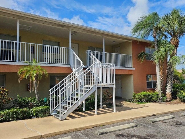 Building Photo - 117 N Evergreen Ave Unit 205