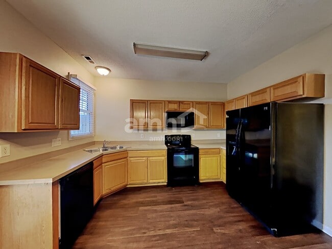 Photo - 537 Hanska Way