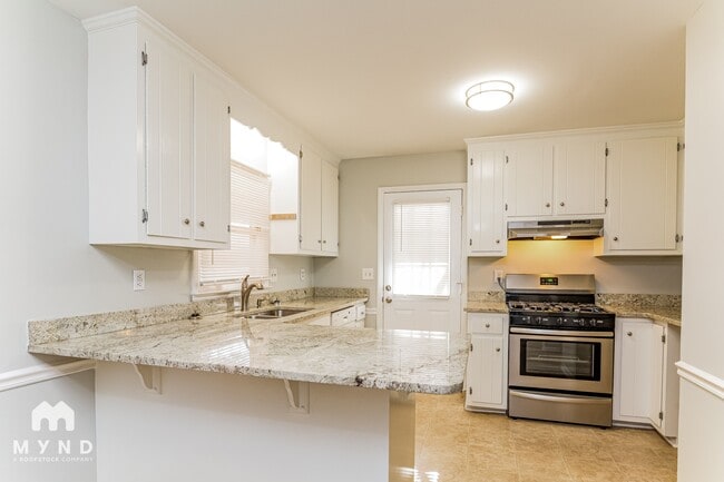 Photo - 220 Glaive Dr