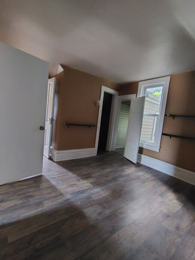 Photo - 1635 Charles St