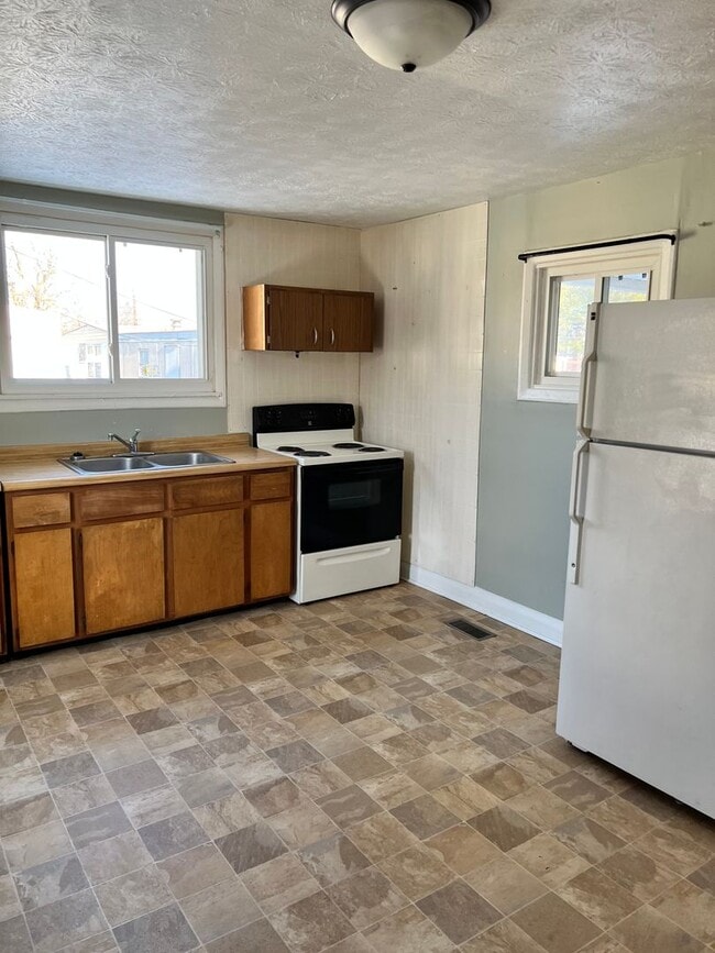 Photo - 3 bedroom 1 bath home!