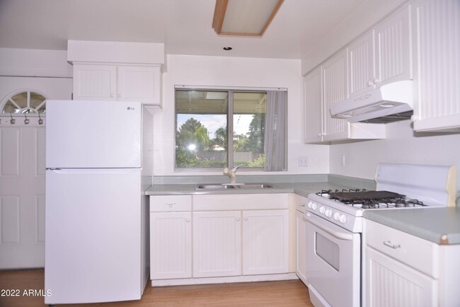 Photo - 5650 N 10th St