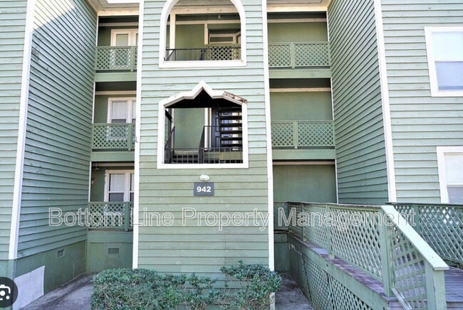 Building Photo - 942 Stewarts Creek Dr Unit #8