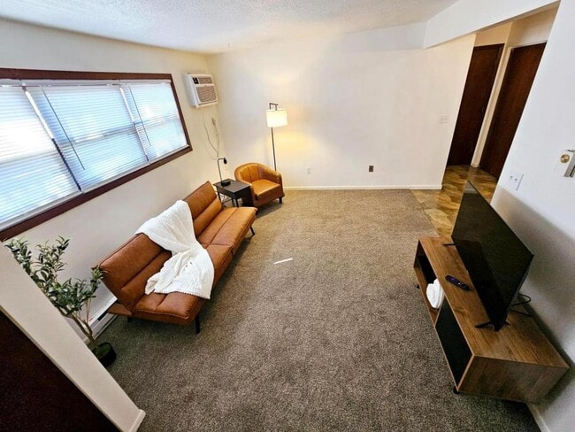 Photo - 309 W Washington Ave