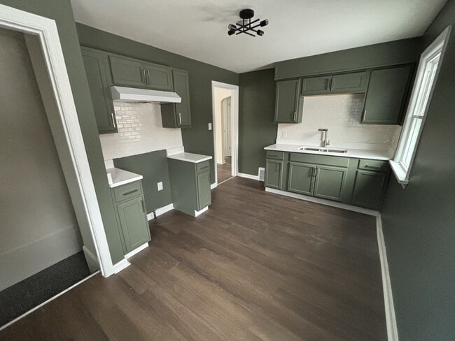 Photo - 5055 Adams St