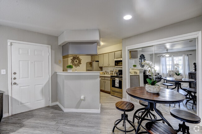 1BR, 1BA - 583SF - Stonecreek Apartments