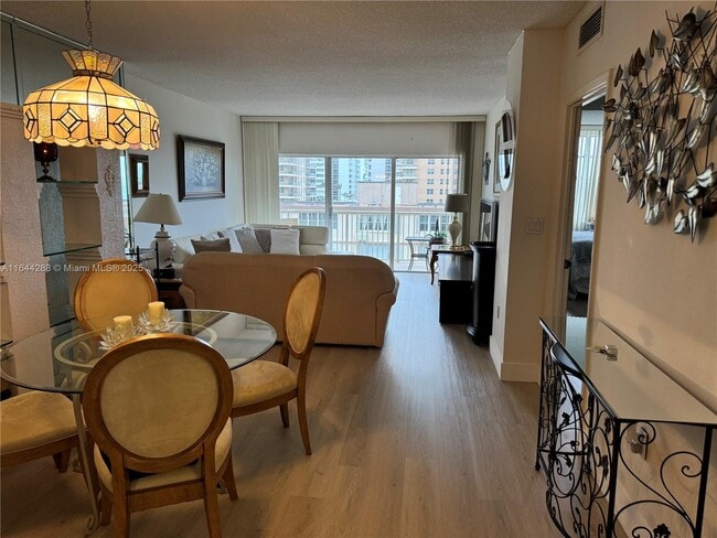 Photo - 1950 S Ocean Dr Unidad 4D