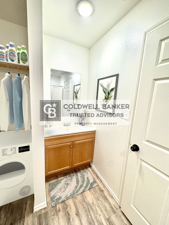 Photo - 2117 E Broadway Unidad 1