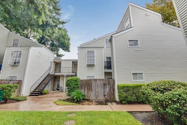 Photo - 9809 Richmond Ave. Unit True