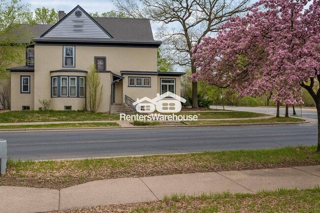 Building Photo - 803 Huron Blvd SE Rental
