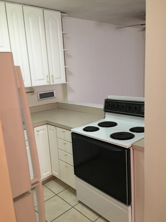 Building Photo - 87 Glenbrook Rd Unit 2A