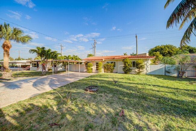 Photo - 917 NE 164th St