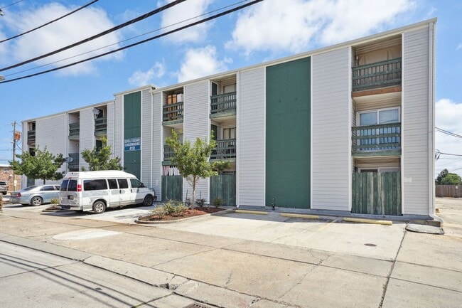 Building Photo - Totally renovated condo
