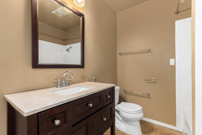 Photo - Downtown Bellevue Renovated 1 Bedroom Condo - Walk up entry
