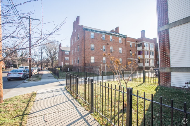 Linwood Apartments